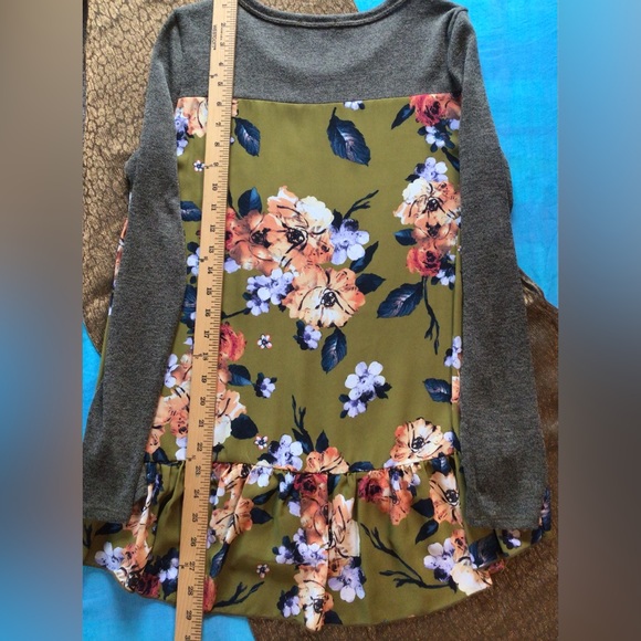 Sweater/poly multilevel top. - Picture 2 of 9